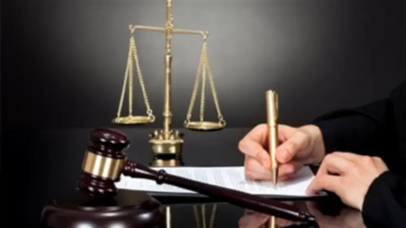 محاكمة 14 متهمًا بينهم محامون ورئيس مكتب شهر عقاري بتزوير أوراق لشراء أرض سفارة