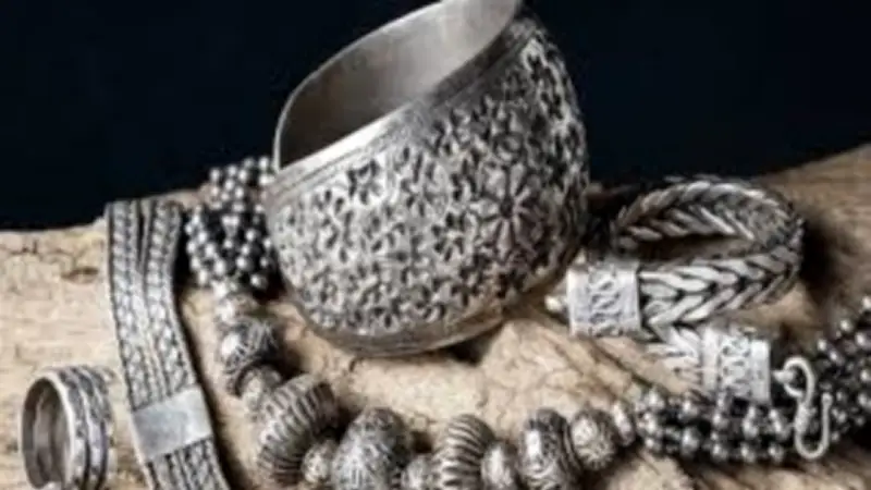 الفضة تقفز 1.42% محليًا وتغلق فجوة التسعير مع صعود عالمي بنسبة 4.3%