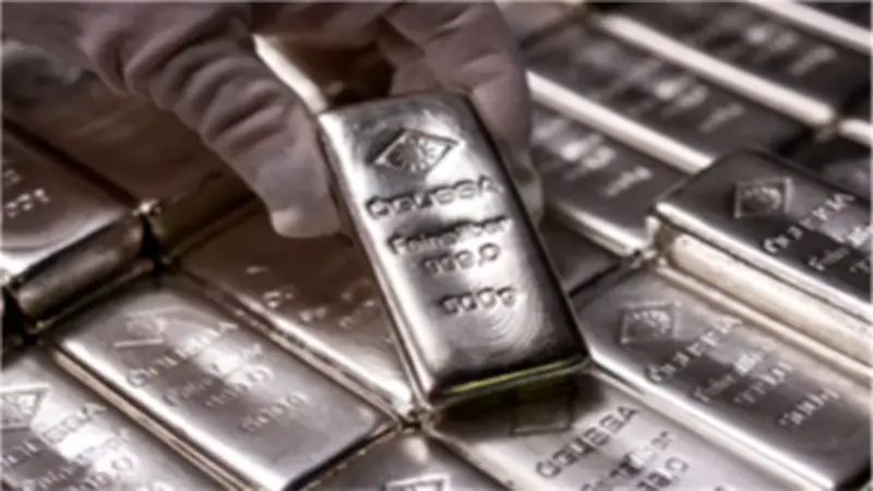 هبوط حاد في أسعار الفضة بنسبة 15% منذ بداية الحرب الإيرانية وتأثيرات التضخم
