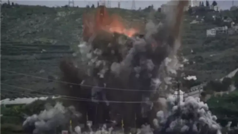 جيش الاحتلال ينذر 15 بلدة لبنانية بالإخلاء وترامب يحذر نتنياهو