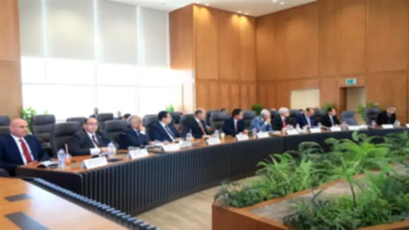 متابعة ترشيد الطاقة بالجامعات وتخصيص 16 ألف فدان للبحث العلمي