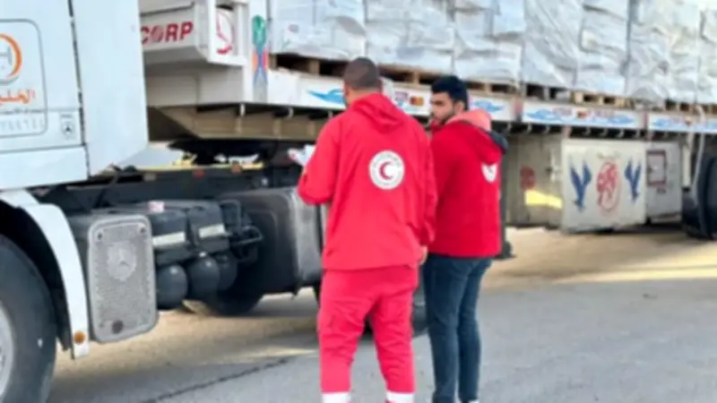 الهلال الأحمر المصري يطلق القافلة 170 إلى غزة محملة بآلاف الأطنان من المساعدات الشتوية