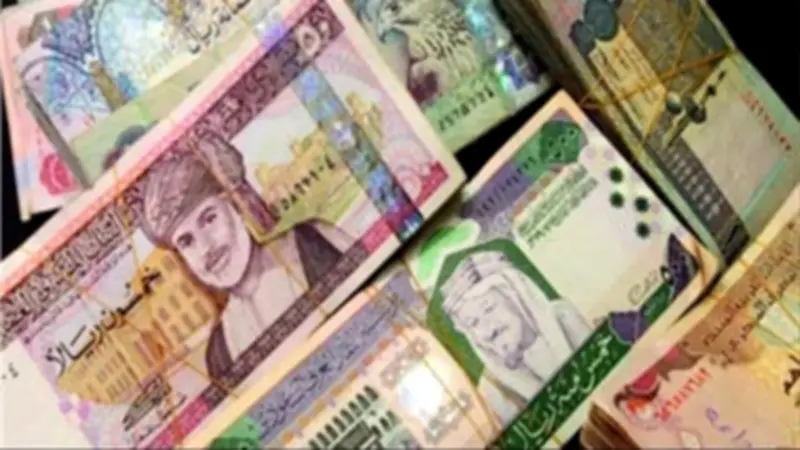 ارتفاع جماعي للعملات العربية أمام الجنيه.. الدينار الكويتي يكسر 171 جنيهاً