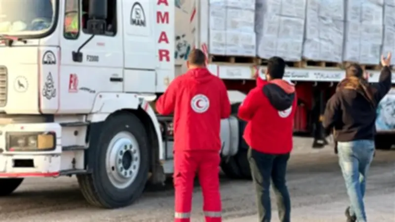 الهلال الأحمر المصري يُطلق قافلة "زاد العزة" الـ171 حاملة آلاف الأطنان من المساعدات لغزة