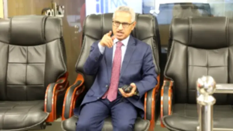 محافظ بني سويف يتدخل شخصيًا لإنقاذ معدية أشمنت العالقة وإخلاء 18 راكبًا بسلام