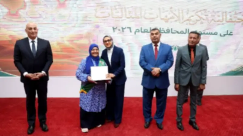 محافظ الوادي الجديد تهدي 18 رحلة عمرة للأمهات المثاليات في حفل تكريمي كبير