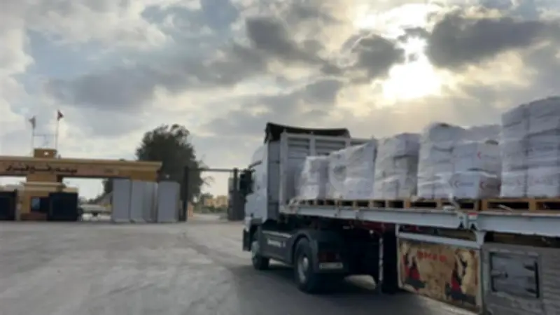 الهلال الأحمر المصري يطلق القافلة الإغاثية رقم 180 حاملة 4,675 طنًا من المساعدات إلى غزة