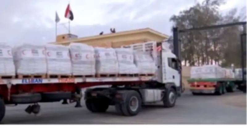 قافلة المساعدات الإنسانية رقم 181 تدخل غزة عبر معبر كرم أبو سالم