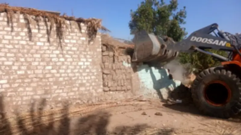 إزالة 182 حالة تعدٍ في مركز إسنا بالأقصر خلال حملة مكثفة استمرت 3 أيام