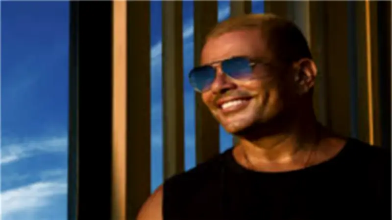 محكمة النقض تؤيد تغريم عمرو دياب 200 جنيه نهائياً في قضية «الصفع على الهواء»