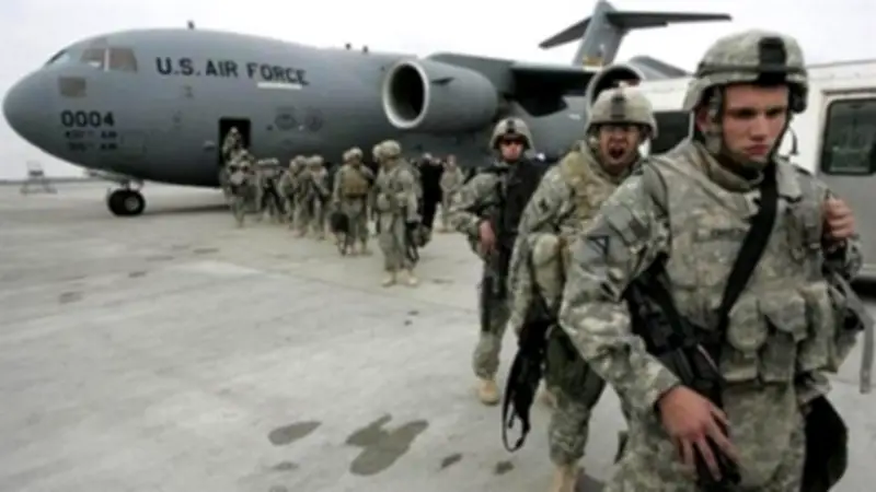 صحيفة أمريكية: 2000 جندي من الفرقة 82 المحمولة جواً قد يصلون الشرق الأوسط قريباً