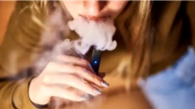 بريطانيا تقر قانونًا لمنع بيع السجائر مدى الحياة لمن ولدوا بعد 2009