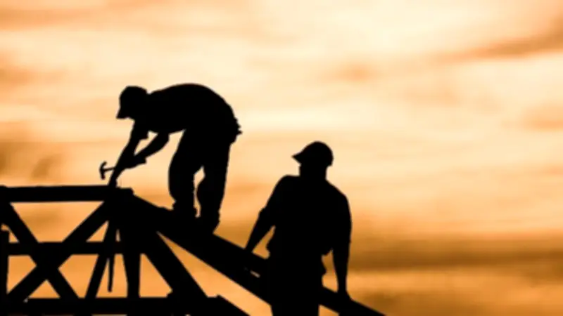 قانون العمل الجديد 2025: تغييرات شاملة في الإجازات وإنهاء الخدمة