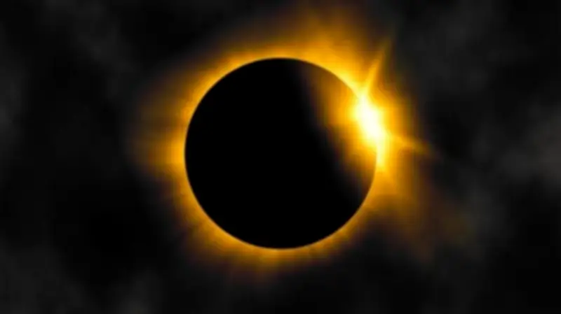 الشمس تختفي جزئياً وكلياً: كسوف أغسطس 2026 يثير حماسة العلماء والمهتمين