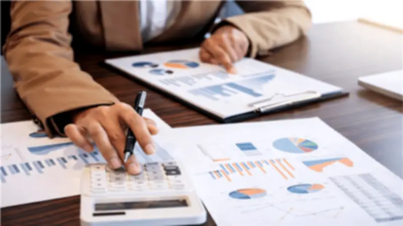 خبراء اقتصاد: موازنة 2026/2027 تستهدف نمواً بـ5.4% وزيادة الصادرات 15% سنوياً