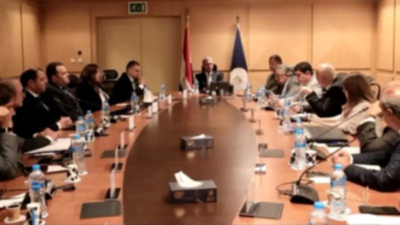 وزير السياحة والآثار يبحث تطوير السياحة النيلية واستعدادات مصر لكسوف الشمس الكلي 2027