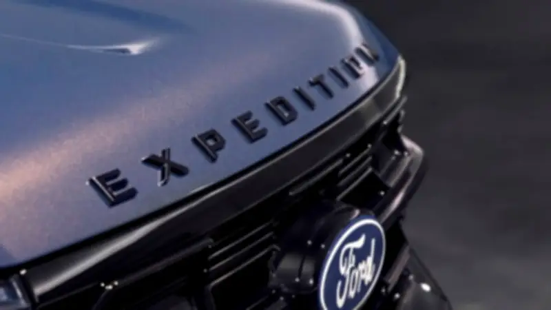 فورد تزيّن إكسبيديشن 2027 بطلاء موستانج دارك هورس الفاخر في إصدار خاص