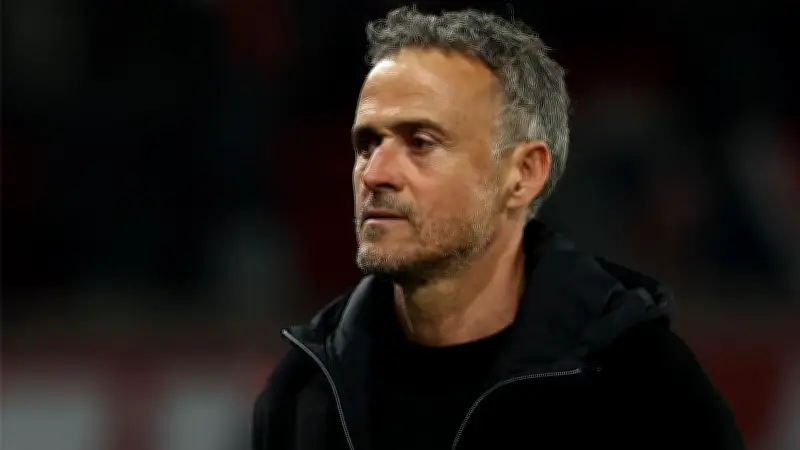 باريس سان جيرمان يعرض تجديد عقد إنريكي حتى 2030 براتب 20 مليون يورو سنوياً