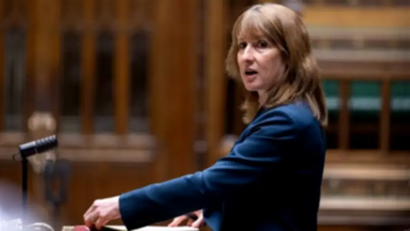 تقرير: الحرب الأمريكية الإسرائيلية على إيران تهدد الاقتصاد البريطاني بعجز يتجاوز 21 مليار دولار