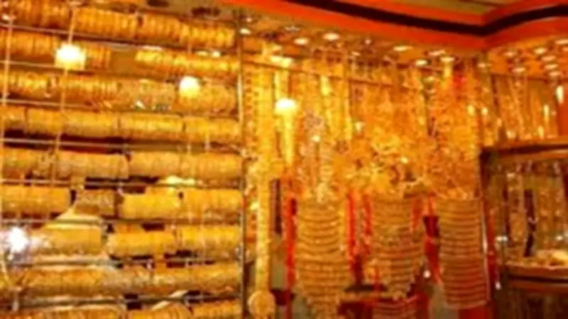 استقرار أسعار الذهب عيار 21 عند 7165 جنيهاً للشراء خلال منتصف تعاملات السبت