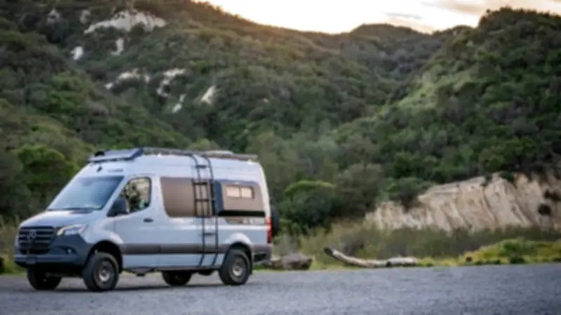 شاحنة مرسيدس سبرينتر تتحول إلى منزل متنقل فاخر بسعر 219 ألف دولار