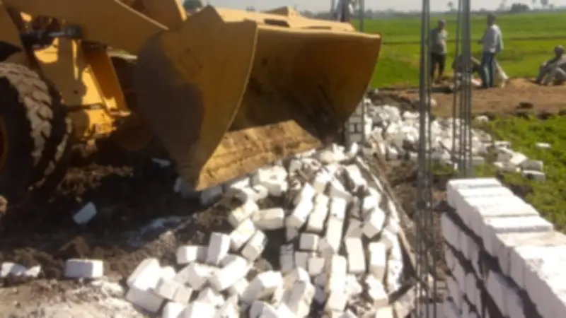 قنا: إزالة 22 تعدياً واسترداد 6290 متراً من أراضي الدولة والزراعة في حملات مكثفة