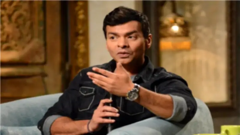 محمد محيي يظهر بنفس القميص بعد 23 عامًا.. 8 نصائح للحفاظ على ملابسك