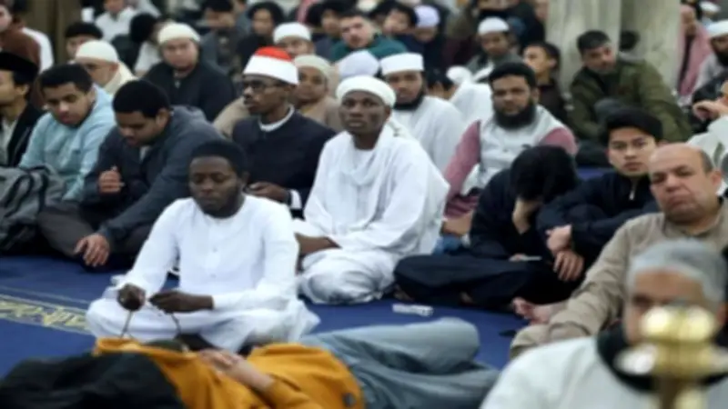 موعد أذان العشاء اليوم الجمعة 24 أبريل 2026 بالتوقيت الصيفي في جميع المحافظات