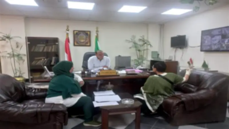 رئيس حي العجوزة بالجيزة يوجه بحل شكاوى 24 مواطناً في لقاء جماهيري استمر 6 ساعات