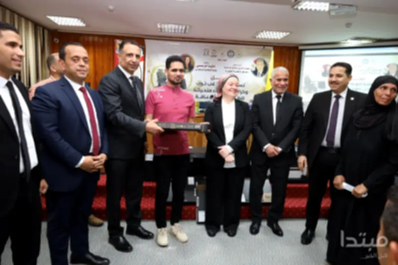 توزيع 25 لابتوب ناطق و10 كراسي متحركة على طلاب جامعة المنيا من ذوي الإعاقة