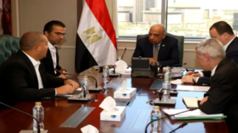 وزير الكهرباء يتابع تطوير مشروعات الطاقة الشمسية بقدرة 2500 ميجاوات