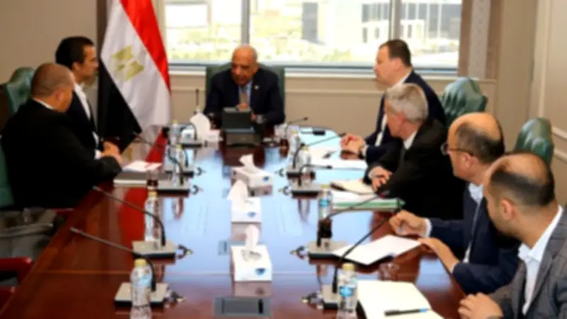 وزير الكهرباء يتابع تطورات مشروعات الطاقة الشمسية والرياح بقدرة 2500 ميجاوات