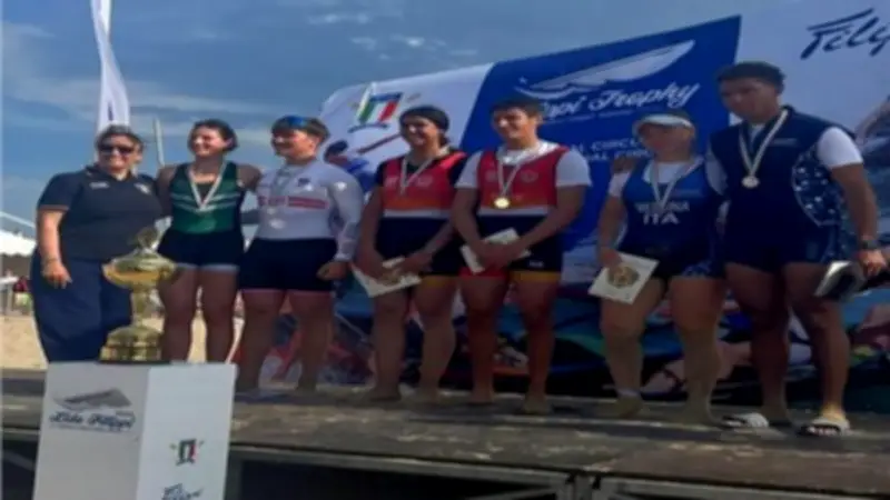 وزير الرياضة يهنئ منتخب التجديف بعد فوزه بـ3 ميداليات في بطولة إيطاليا الدولية