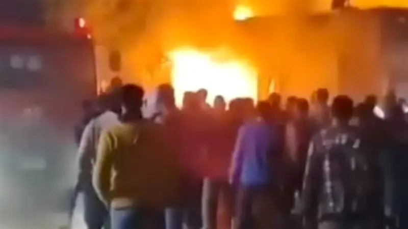 انفجار أنبوبة شعلة بمصنع ورق في أكتوبر يصيب 3 عمال بحروق متفاوتة