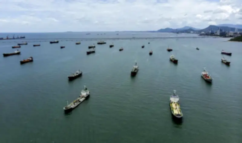 رويترز: 3 سفن تعرضت لإطلاق نار في مضيق هرمز اليوم