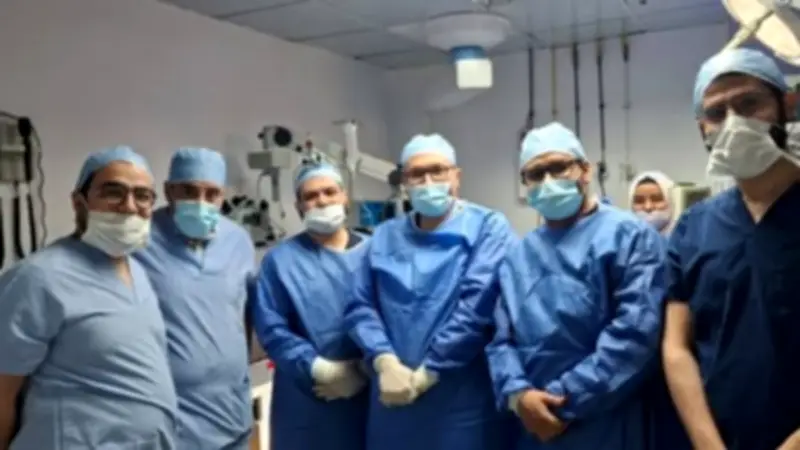نجاح عملية جراحية دقيقة لاستئصال 3 أورام بالعين لشاب فلسطيني بمستشفى الأزهر