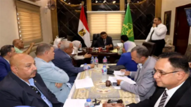 محافظ القليوبية يستقبل 3 حالات إنسانية ويوجه بتوفير رعاية عاجلة ودعم مادي
