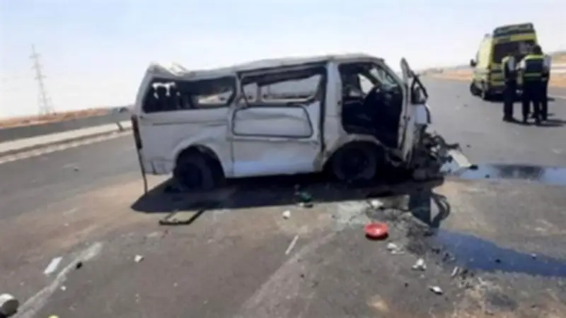 مصرع 3 وإصابة 9 في حادث تصادم ميكروباص بشجرة على طريق مصر–أسوان بسوهاج