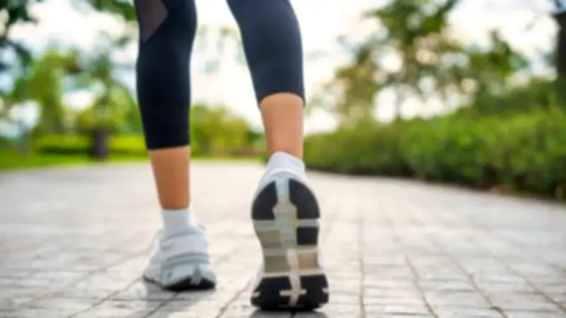 ما الذي يحدث لجسمك عند الالتزام بالمشي اليومي لمدة 30 دقيقة؟