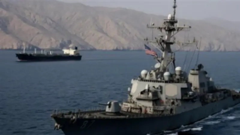 صحيفة بريطانية تكشف: 34 ناقلة نفط إيرانية تجاوزت الحصار الأمريكي منذ فرضه