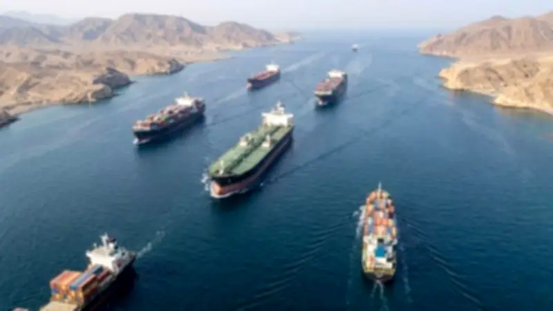 34 ناقلة نفط إيرانية تخترق الحصار الأمريكي وتعبر مضيق هرمز دون اعتراض