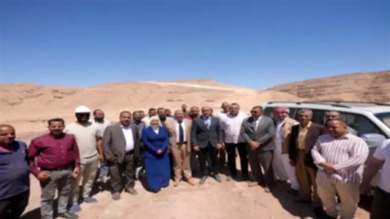 محافظ أسيوط يتفقد محور البداري – البحر الأحمر بطول 36 كم لدعم التنمية