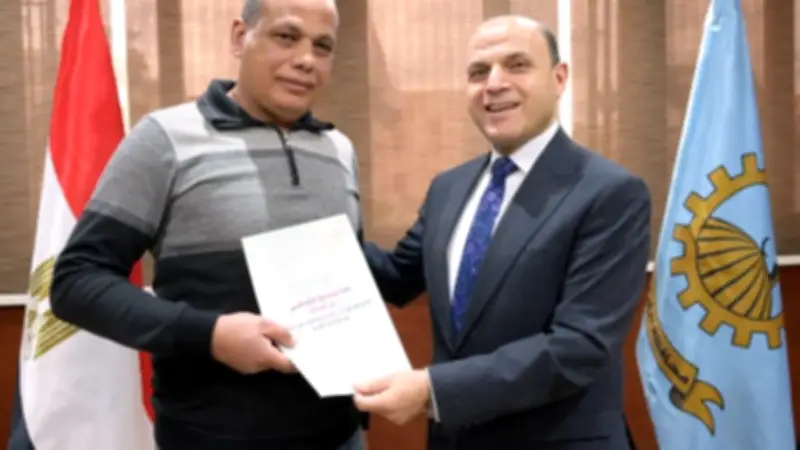 محافظ الغربية يسلم 37 عقد تقنين أراضي أملاك دولة للمستفيدين