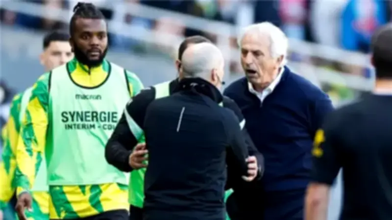 رابطة الدوري الفرنسي توقف مدرب نانت البوسني وحيد خليلودزيتش 4 مباريات بعد هجومه على الحكام