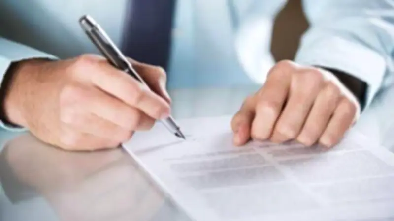 4 حالات إلزامية لقيد الأجانب في السجل التجاري.. وعقوبات للمخالفين