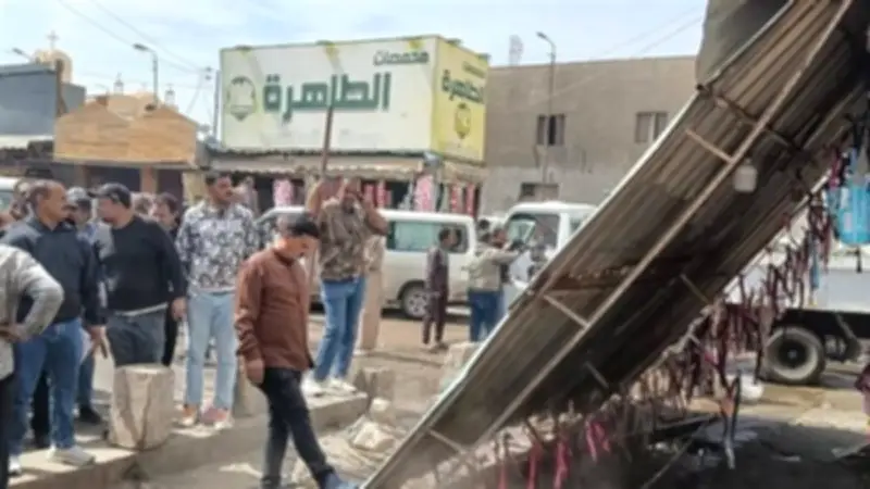 حملة مكبرة في الإسماعيلية ترفع 40 إشغال طريق وتزيل 20 حاجزاً حديدياً من الأرصفة