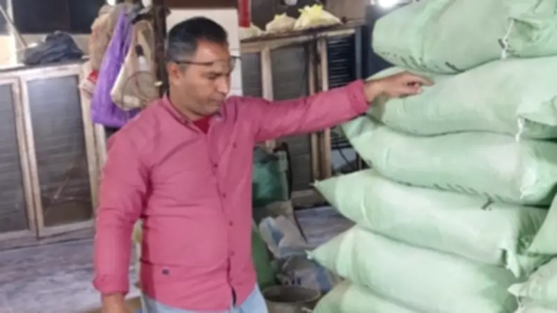 دمياط تشن حملة تموينية مكثفة وتحرر 40 محضرًا في المخابز والأسواق