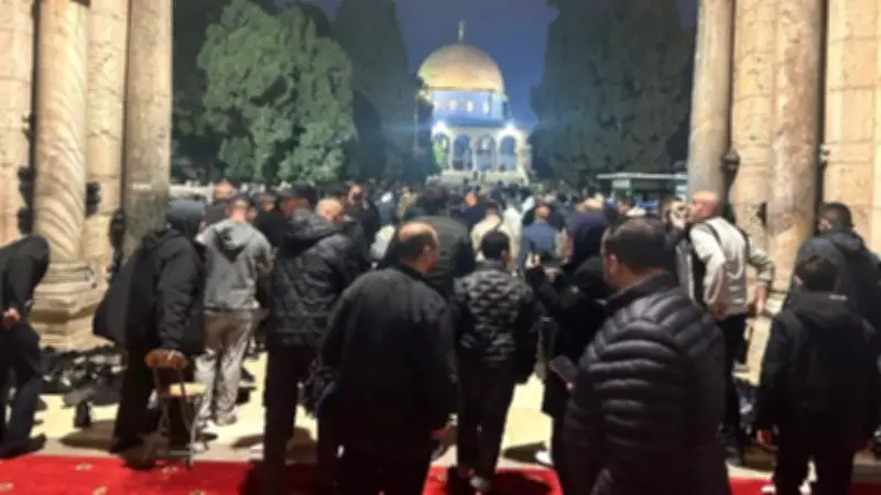 بعد 40 يومًا من الإغلاق.. 3000 فلسطيني يؤدون صلاة الفجر في المسجد الأقصى رغم إجراءات الاحتلال