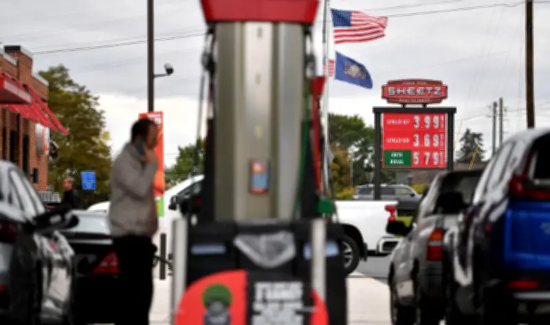 ارتفاع أسعار البنزين في الولايات المتحدة إلى 4.12 دولار للجالون