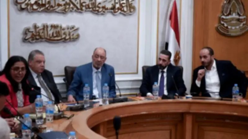 إلغاء أوامر التوريد القديمة ووعود بدفع مستحقات الموردين خلال 45 يوماً في اجتماع المستلزمات الطبية